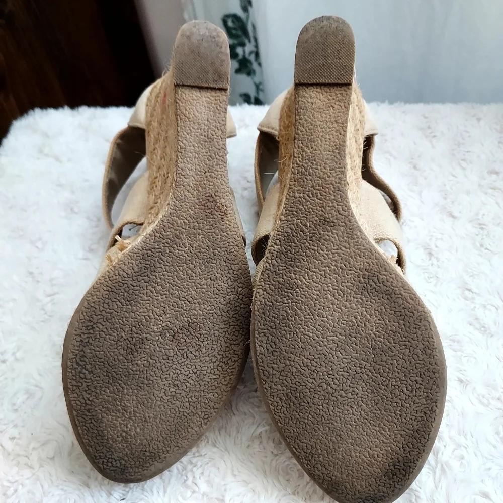 Report Zippy Neutral beige canvas espadrille wedge heel sandals size 9 Summer